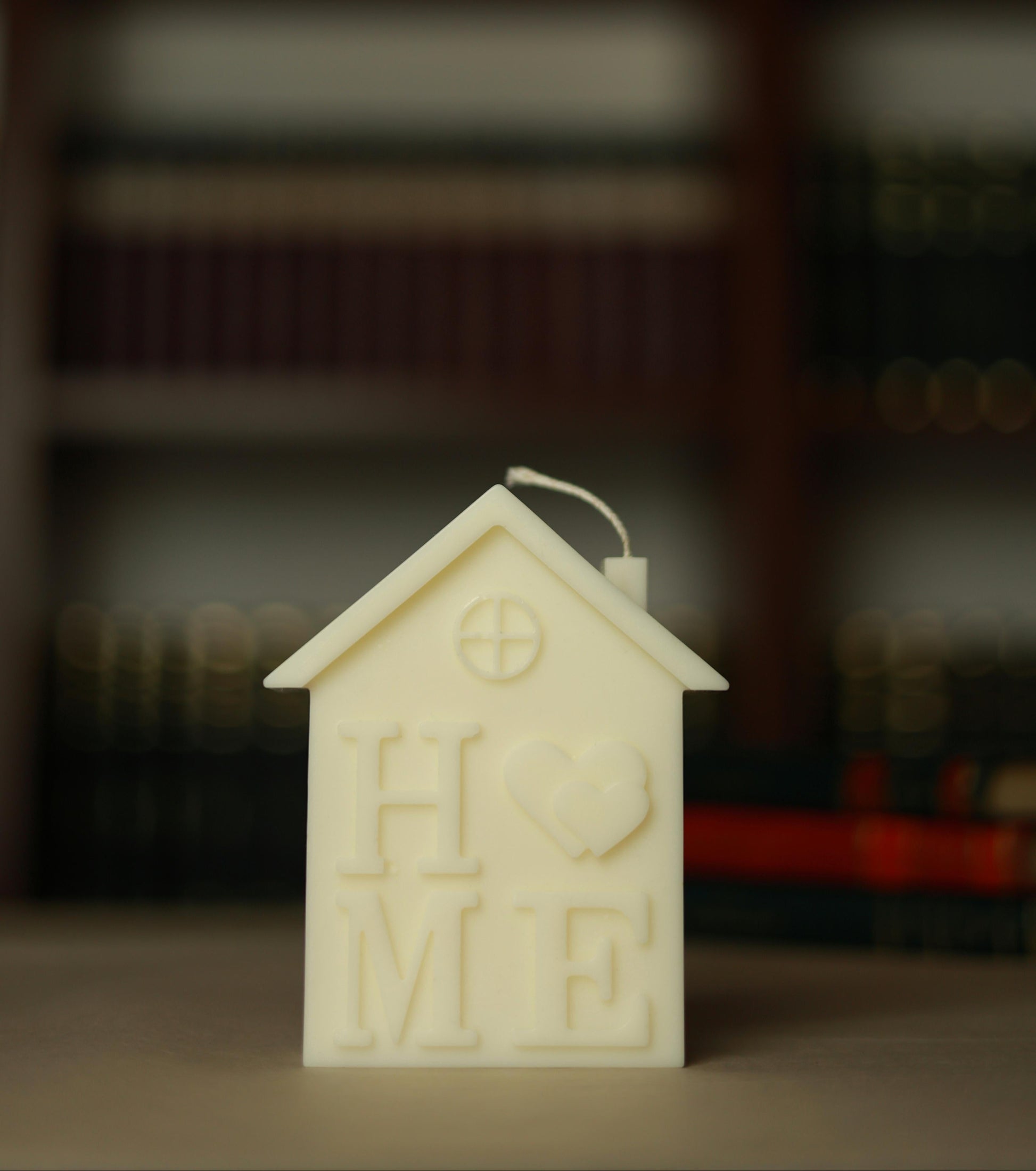 Hestia – figurină din ceară de soia 100%, 220 g, design casă „HOME”